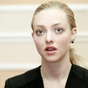 Аманда Сейфрид (Amanda Seyfried) Letters to Juliet press conference portraits by Vera Anderson (Verona, May 2, 2010) - 11xHQ 586a7c295858770