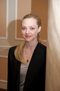 Аманда Сейфрид (Amanda Seyfried) Letters to Juliet press conference portraits by Vera Anderson (Verona, May 2, 2010) - 11xHQ D352f4295858779