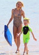 Наоми Уоттс (Naomi Watts) wearing a swimsuit at a beach in Australia,16.12.13 (72xHQ) 80dbbd296579888