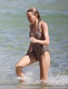 Наоми Уоттс (Naomi Watts) wearing a swimsuit at a beach in Australia,16.12.13 (72xHQ) 6b4fac296580011