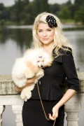 Holly Willoughby 9f1ff0297095016