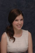 Анна Кендрик (Anna Kendrick) Up in the Air Press Conference (2009)  4bd576297594163
