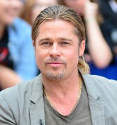 Брэд Питт (Brad Pitt) Appears on Good Morning America Show at ABC Studios in Times Square in NYC (June 17, 2013) - 34xHQ 0d8f9e299066639