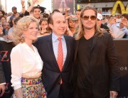 Брэд Питт (Brad Pitt) 'World War Z' New York Premiere, Duffy Square in Times Square (June 17, 2013) - 206xHQ 36692f299069798