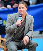 Брэд Питт (Brad Pitt) Appears on Good Morning America Show at ABC Studios in Times Square in NYC (June 17, 2013) - 34xHQ 753eac299066586