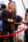 Брэд Питт (Brad Pitt) 'World War Z' New York Premiere, Duffy Square in Times Square (June 17, 2013) - 206xHQ 8dde99299068516
