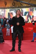 Брэд Питт (Brad Pitt) Attends at the opening of the 35th Annual Moscow International Film Festival in Moscow (June 20, 2013) - 51xHQ Ac302e299066955