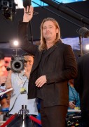 Брэд Питт (Brad Pitt) 'World War Z' New York Premiere, Duffy Square in Times Square (June 17, 2013) - 206xHQ 0bdac3299072963