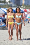 Эммануэла де Паула, Джессика Харт (Jessica Hart, Emanuela de Paula) Bikini Photoshoot on the Beach in Miami - 06.12.2013 -  285 HQ 746601301831338