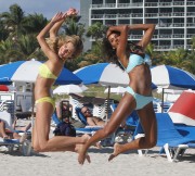 Эммануэла де Паула, Джессика Харт (Jessica Hart, Emanuela de Paula) Bikini Photoshoot on the Beach in Miami - 06.12.2013 -  285 HQ 988128301838257