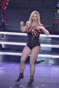 Бритни Спирс (Britney Spears) 2013-12-27 Opens Her Las Vegas Show 'Piece of Me' at Planet Hollywood - 585xHQ 13b265302076654