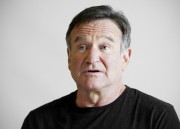 Робин Уильямс (Robin Williams) World's Greatest Dad - Photocall, Los Angeles, 2009 (33xHQ) 0c338b305515933