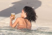 Рианна (Rihanna) On the beach, Barbados, 2013-12-28 (82xHQ) 3c7d63309924541
