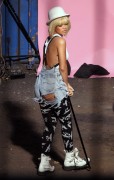 Рианна (Rihanna) Filming You Da One music video in London,30.11.11 - 32хHQ 641bad309933449