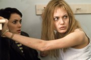 Прерванная жизнь (Girl, Interrupted) Вайнона Райдер, Анджелина Джоли (Winona Ryder, Angelina Jolie) 1999  341ad8313834668