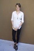 Шейлин Вудли (Shailene Woodley) Divergent press conference portraits by Herve Tropea (Los Angeles, Beverly Hills, March 8, 2014) (7xHQ) 985cd8315032719