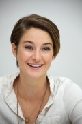 Шейлин Вудли (Shailene Woodley) Divergent press conference portraits by Vera Anderson (Los Angeles, Beverly Hills, March 8, 2014) (9xHQ) Db3a21315032743