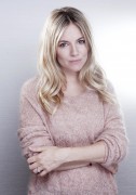 Сиенна Миллер (Sienna Miller) poses for a portrait on Friday, October 5, 2012 in New York (35xHQ) 87f61f317738435