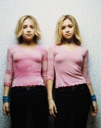 Мэри-Кейт Олсен и Эшли Олсен (Ashley, Mary-Kate Olsen) Catherine Ledner Photoshoot 2000 (5xHQ) Dc8030321697950