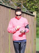 Мелани Чисхолм (Melanie Chisholm) jogging in North London - February 21, 2014 (16xHQ) 7fed6b323179966