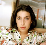 Эми Уайнхаус (Amy Winehouse) Мark Okoh Photoshoot 2004 - 15xHQ 7996e6325799588