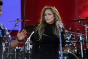 Дженнифер Лопез (Jennifer Lopez) Performs on ABC's 'Good Morning America' in New York City - June 20, 2014 - 110xUHQ 32781d336186343