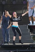 Дженнифер Лопез (Jennifer Lopez) Rehearsing for the IHeartRadio Pool Party in Miami Beach - June 28, 2014 - 91xUHQ 457c94336189930