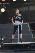 Дженнифер Лопез (Jennifer Lopez) Rehearsing for the IHeartRadio Pool Party in Miami Beach - June 28, 2014 - 91xUHQ F2d079336190611