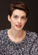 Энн Хэтэуэй (Anne Hathaway) на пресс-конференции фильма «Отверженные» («Les Miserables») (16xHQ) 12e552342588165