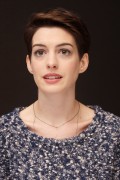 Энн Хэтэуэй (Anne Hathaway) на пресс-конференции фильма «Отверженные» («Les Miserables») (16xHQ) 40329d342588045