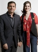 Энн Хэтэуэй и Стив Карелл (Anne Hathaway, Steve Carell) Get Smart portrait shoot by Matt Sayles - 5xHQ Ab9729342589432