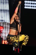 Рианна (Rihanna) on the 1st night of The Monster Tour at the Rose Bowl in Pasada - 08.08.14 - 91 HQ 116437344003996