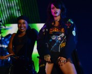 Рианна (Rihanna) on the 1st night of The Monster Tour at the Rose Bowl in Pasada - 08.08.14 - 91 HQ 2f7945344008030