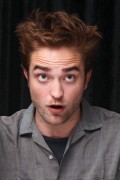 Роберт Паттинсон (Robert Pattinson) Comic-Con Portraits 2012 - 40xHQ 2fcf68345843432