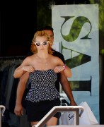 Бритни Спирс (Britney Spears) Out for some solo shopping in Westlake Village, 13.08.2014 - 117хHQ Ec319f347449222