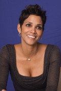 Холли Берри (Halle Berry) Frankie and Alice press conference portraits by Munawar Hosain (Hollywood, November 30, 2010) (103HQ) 5586a5348137026