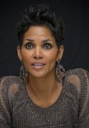 Холли Берри (Halle Berry) Cloud Atlas press conference portraits by Magnus Sundholm (Beverly Hills, October 13, 2012) (17xHQ) 5bf84c348136492
