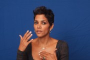 Холли Берри (Halle Berry) Frankie and Alice press conference portraits by Munawar Hosain (Hollywood, November 30, 2010) (103HQ) Af8126348136776