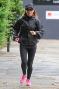 Джери Холливелл (Geri Halliwell) Seen out jogging in Hampstead, 26.08.2014 - 18xHQ 7759a2349071419