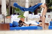 Кара Делевинь и Мишель Родригес (Michelle Rodriguez, Cara Delevigne) at beach in Cancún, Mexico, 2014.03.28 (58xHQ) B25aef349072552