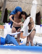Кара Делевинь и Мишель Родригес (Michelle Rodriguez, Cara Delevigne) at beach in Cancún, Mexico, 2014.03.28 (58xHQ) F325a3349072590