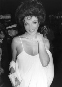 Joan Collins - Страница 4 93e2a4352031836