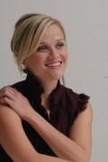 Риз Уизерспун (Reese Witherspoon) Four Christmases press conference portraits by Munawar Hosain , Beverly Hills - 16.11.2008 (74xHQ) D0f0d7355595846