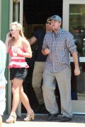 Бритни Спирс (Britney Spears) Starbucks in Thousand Oaks, 11.08.2014 - 80xHQ 082bb8356857090