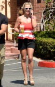 Бритни Спирс (Britney Spears) Starbucks in Thousand Oaks, 11.08.2014 - 80xHQ 73a0f9356857463