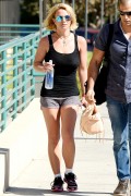 Бритни Спирс (Britney Spears) Leaving the gym in Westlake Village, 01.10.14 - 13xHQ F8c762356856994