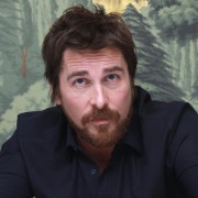 Кристиан Бэйл (Christian Bale) 'American Hustle' press conference (New York, 06.12.2013) 2bf1f6356887872