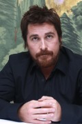 Кристиан Бэйл (Christian Bale) 'American Hustle' press conference (New York, 06.12.2013) A51fe6356887902