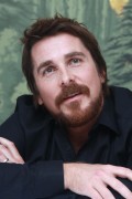 Кристиан Бэйл (Christian Bale) 'American Hustle' press conference (New York, 06.12.2013) C7a13d356887964