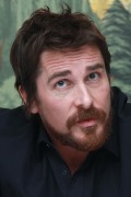 Кристиан Бэйл (Christian Bale) 'American Hustle' press conference (New York, 06.12.2013) Cce2f2356888010